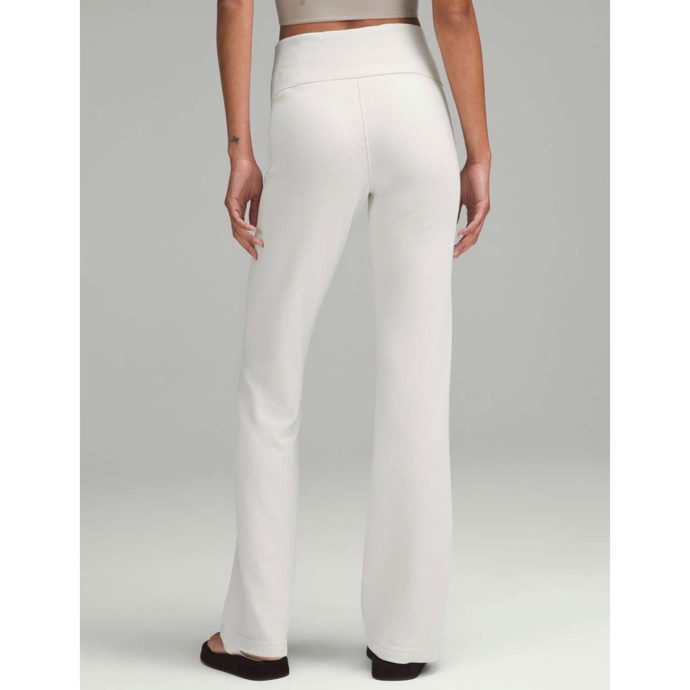 NEW Lululemon Ribbed Softstreme Flared Pant Regular Bone Women 4 W5GVKS
